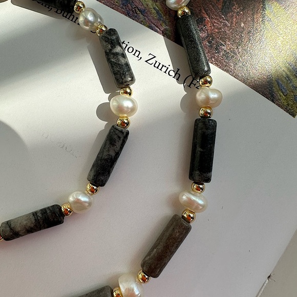 (SOLD) Chocker necklace with 14k gold plated beads - Picture 4 of 6